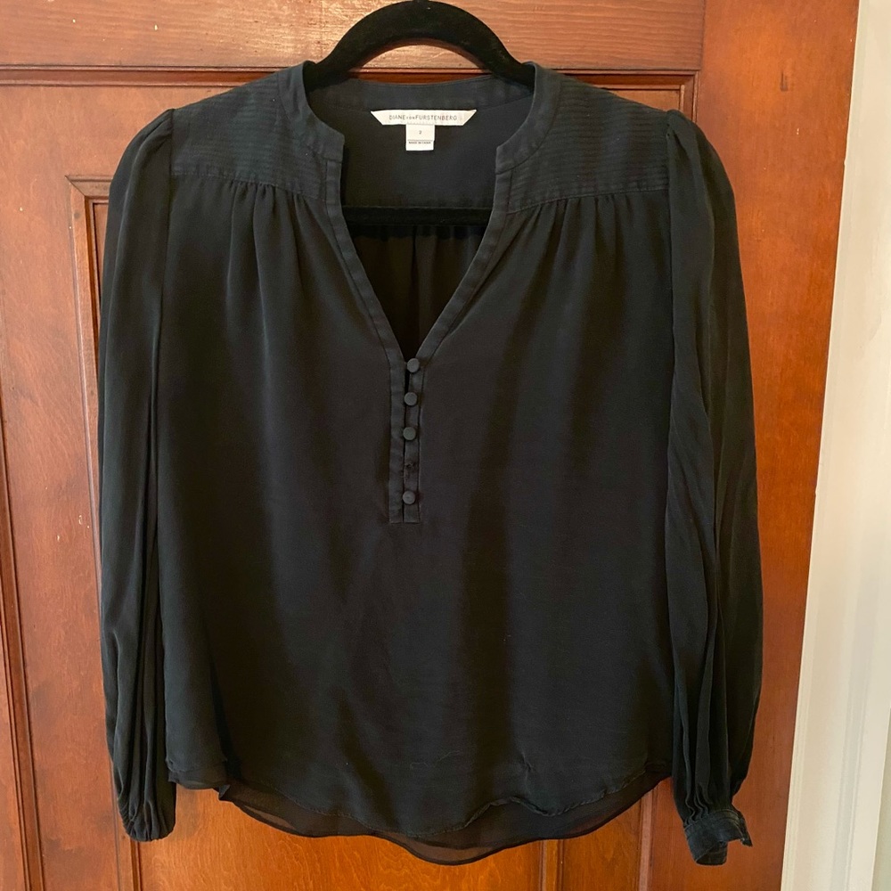 Diane von Furstenberg black top size 2